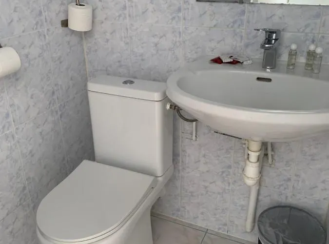 فندق Apollo Opera 3*