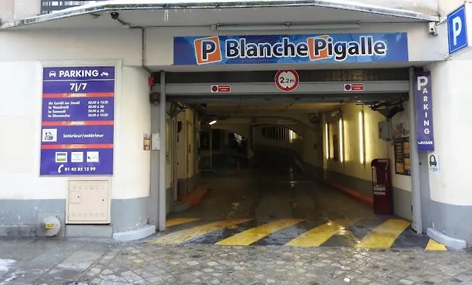 Apollo Opera باريس