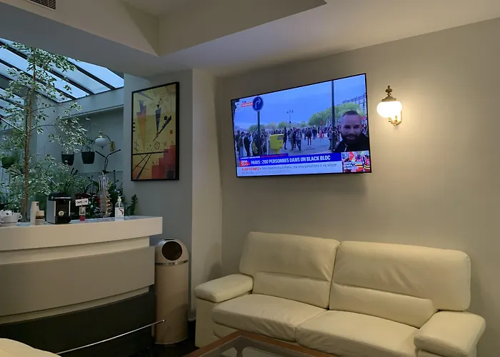 Apollo Opera 3* باريس