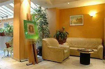 Apollo Opera Hotell