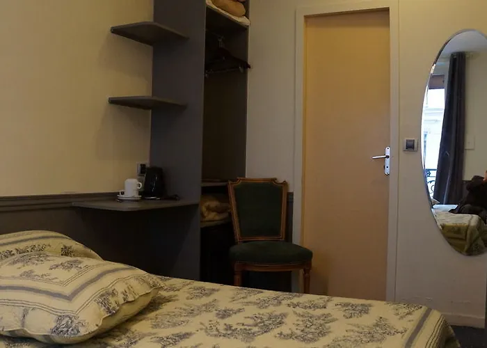 Отель Apollo Opera 3*